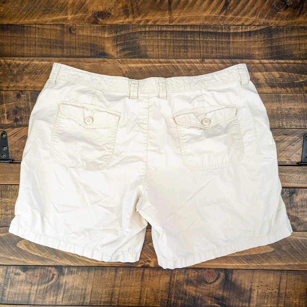 Ralph Lauren Shorts Women’s Size 14 Ivory Classic Chino Mid Rise Cotton Pockets - Picture 2 of 12